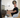 Ein Mann sitzt im Büro und arbeitet an Automatisierungen für Klaviyo und Shopify